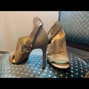 Women’s Coach Stiletto heals